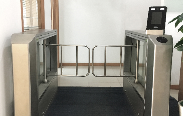 德亞人臉識(shí)別閘機(jī)