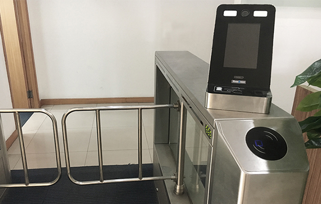 德亞人臉識(shí)別閘機(jī)