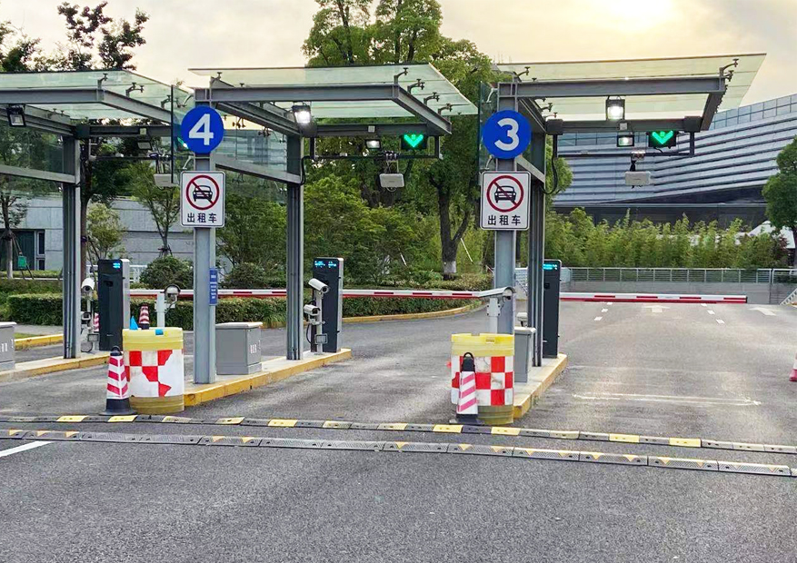 德亞虹橋機(jī)場(chǎng)停車場(chǎng)道閘案例