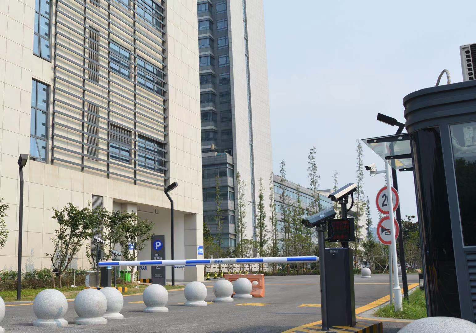 德亞蘇大附一院門(mén)禁道閘案例