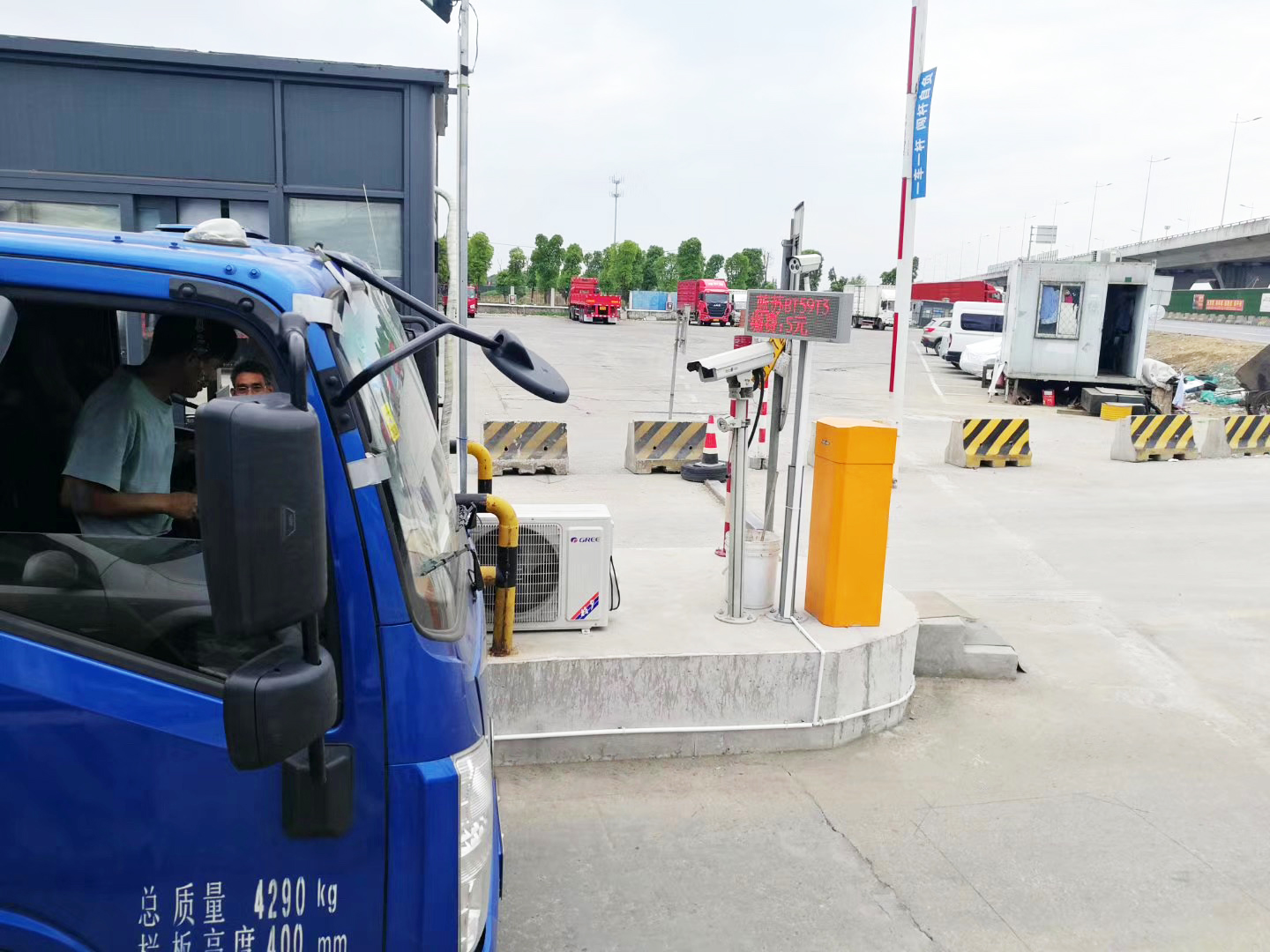 德亞物流園區(qū)車牌識(shí)別